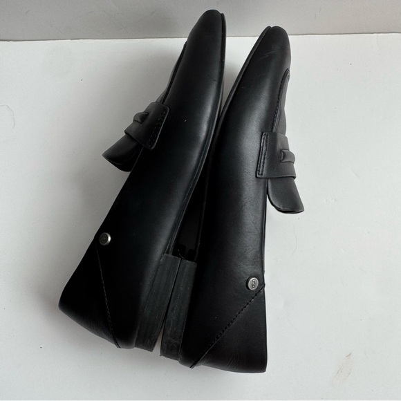 UGG Janaya Black Leather Loafers for women - Picture 4 of 8